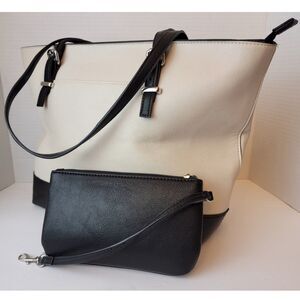 Kelly &Katie Vinna Black Off White New Tote Bag Zipper Compartments Wristlet